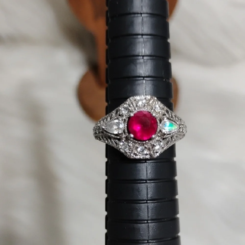 925 Sterling Silver this stunning